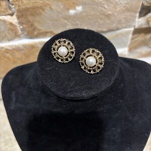 GORGEOUS Vintage Gold and Pearl CC Earrings